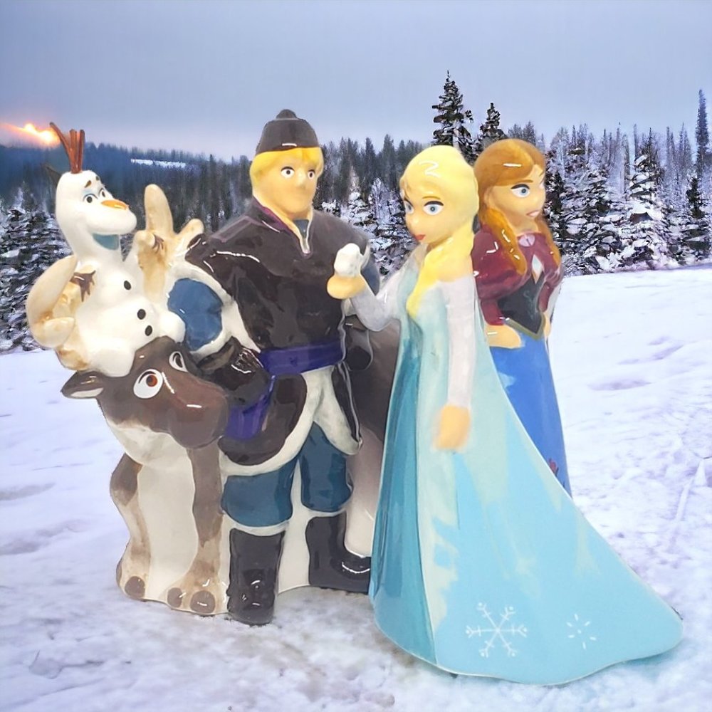 Disney Frozen  - Ceramic Salt & Pepper Shakers - Magnetic by Westland